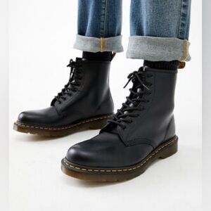 Dr. Martens Black 1460
Smooth Leather Lace Up Boots